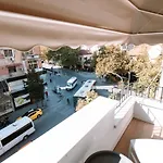 Barrikada Str Modern App - The Nest Apartman